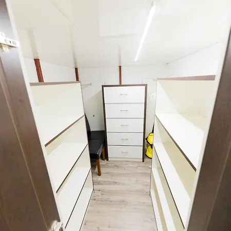 Empirium Apartament *